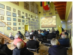 Presentacion de una investigacion sobre  mapas antiguos en la Biblioteca Accimo